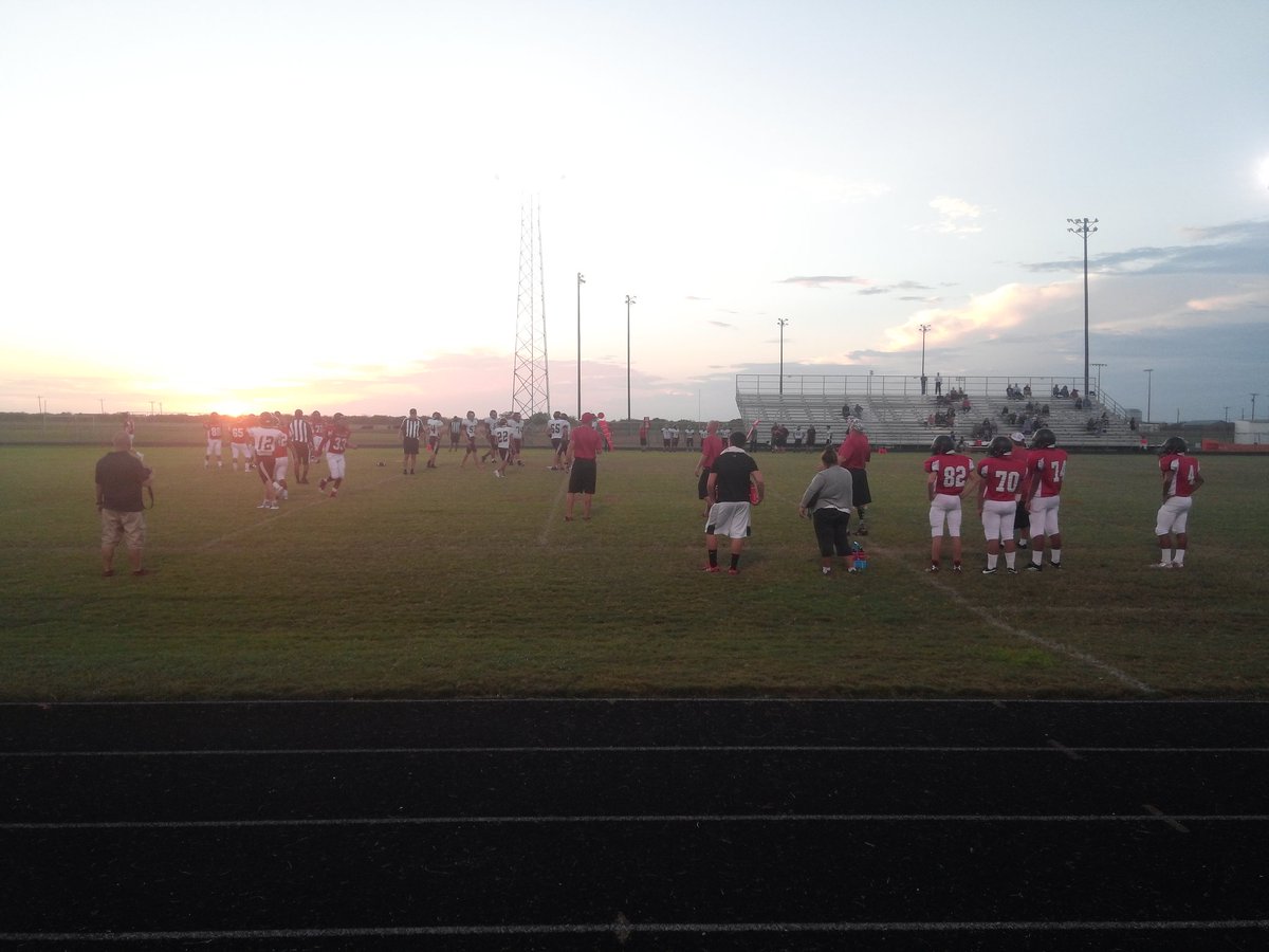 Dr_A_Flores's tweet image. JV Sharks putting in work against the Cobras! Let's go boys! #PalaciosPride