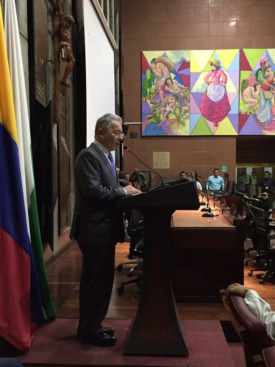 cmbustamante's tweet photo. @AlvaroUribeVel A esta hora en la Asamblea Departamental de Antioquia, en el lanzamiento del libro del Dr. Héctor Quintero Arredondo. https://t.co/AN8nnA2wC6