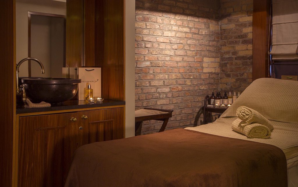 CiamhieMc's tweet photo. FAB evening in @TheDawsonSpa &amp; Apothecary bar at @SamsBarDublin what a perfect combination! Thanks Eileen 😘 https://t.co/AuYFItkuO6