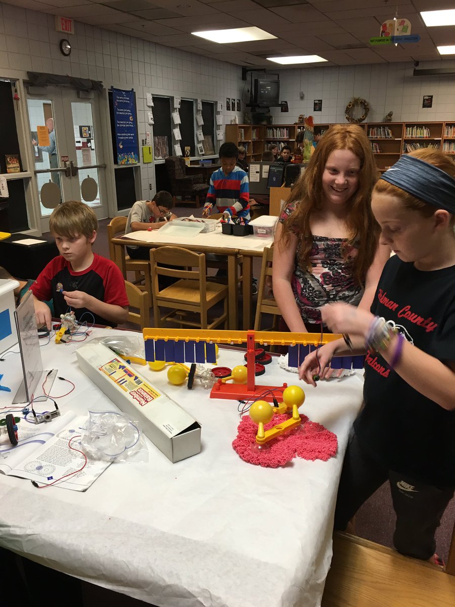 hceslibrary01's tweet photo. #makerspace https://t.co/aKN0RNt6Om