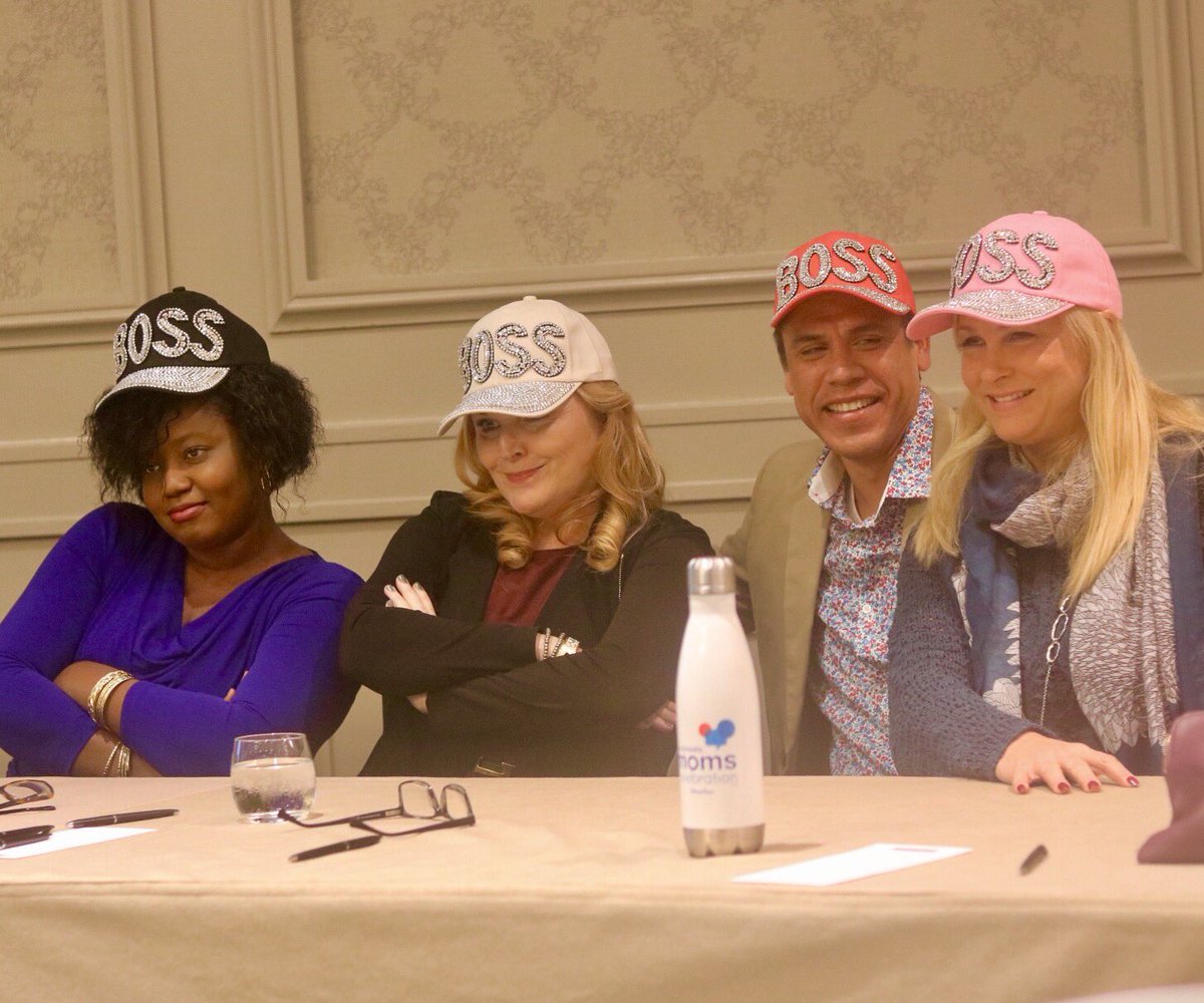 KiwiTheBeauty's tweet image. The Bosses Behind the Brands of @beblogalicious session! Cute blinged hats! #Blogalicious8 #ContentIsLife