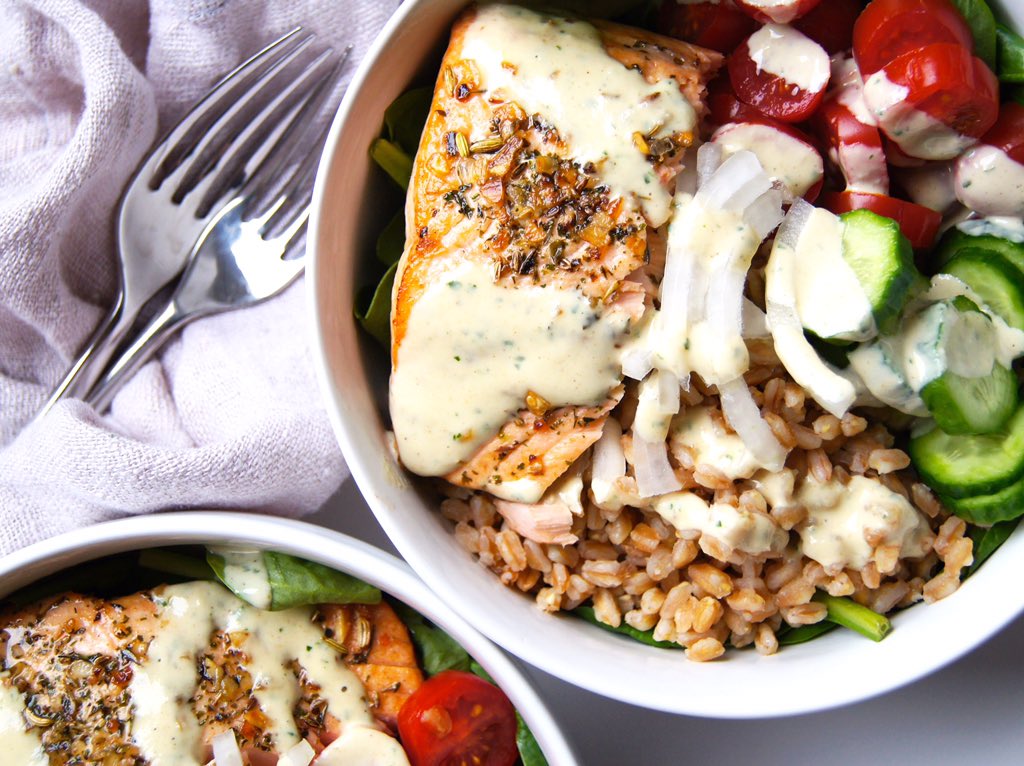 Mediterranean Heaven in a Bowl nourishedpeach.com/2016/11/03/pan… #RecipeOfTheDay #foodblogger #healthyeating #cleaneating