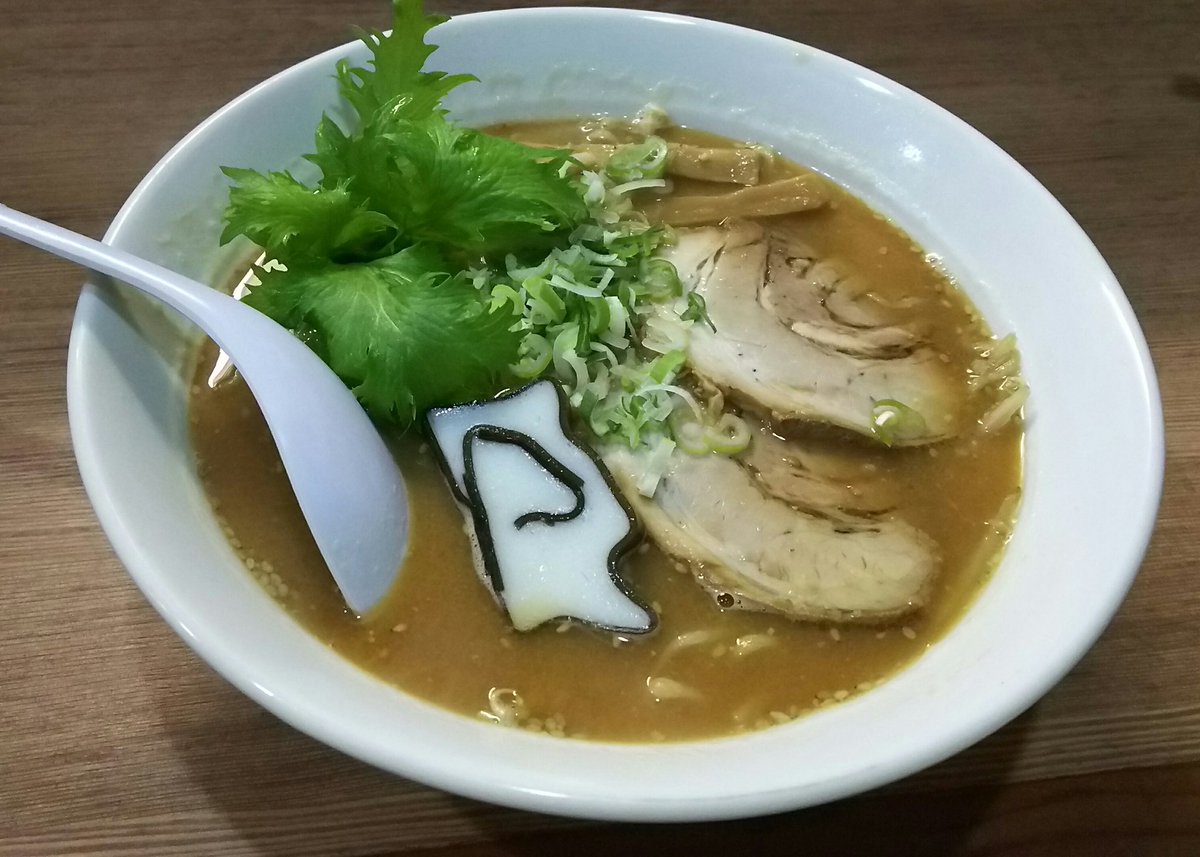 ミラスキーさん 味噌ラーメンと 塩ラーメンコーントッピングと モツ炒めを食べました 裏メニューの寒ハギラーメン はまだ時期じゃないからないそうな 店長さんは 昔アップルヒルで西山ラーメンやってた方です モツ炒めと激辛ラーメンがおいしかったんだ