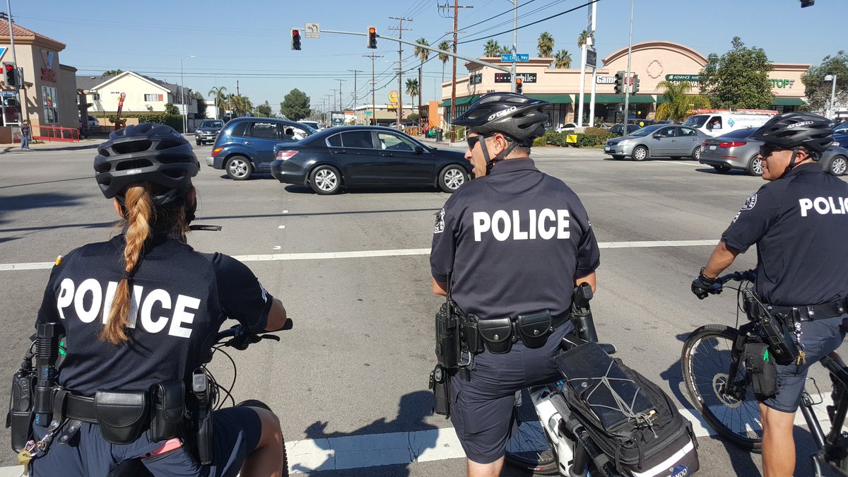 Harbor City/ Harbor Gateway bicycle patrol, Share the road!  Guarding the community... #HarbSLOz <a href="/SP85LAPD/">5SL85 San Pedro</a> @FiveSLO1 @CaptainMikeOreb