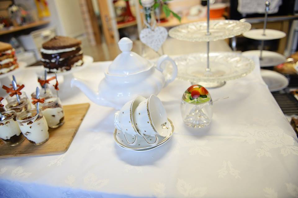 LittleDebutante's tweet photo. High teas @LittleDebutante https://t.co/hhsoc7rzdk