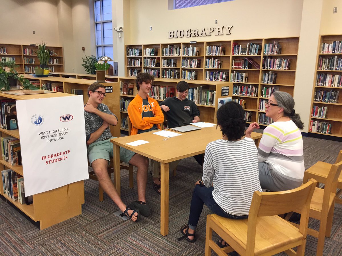 WestHighCC's tweet photo. IB Diploma graduates discuss their Extended Essay at the #magnetshowcase #IB @IBMrsSiebe @KCSinnovation @ashleyjessie https://t.co/vOOvKzN4Ak