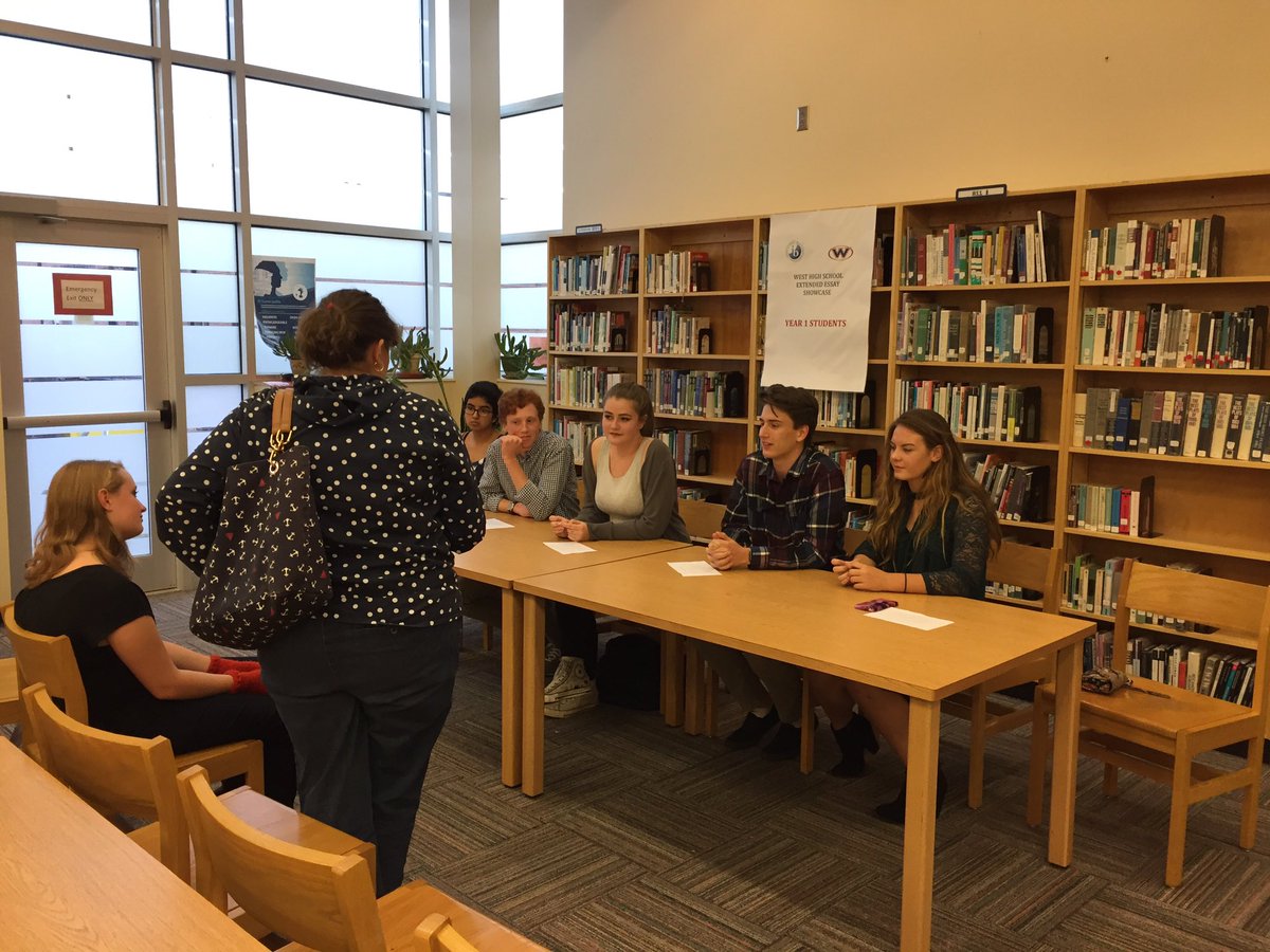 WestHighCC's tweet photo. IB Year 1 sharing the topic selection process for Extended Essay at the #magnetshowcase #IB @IBMrsSiebe @KCSInstruction @ashleyjessie https://t.co/AV3pX3EY5q