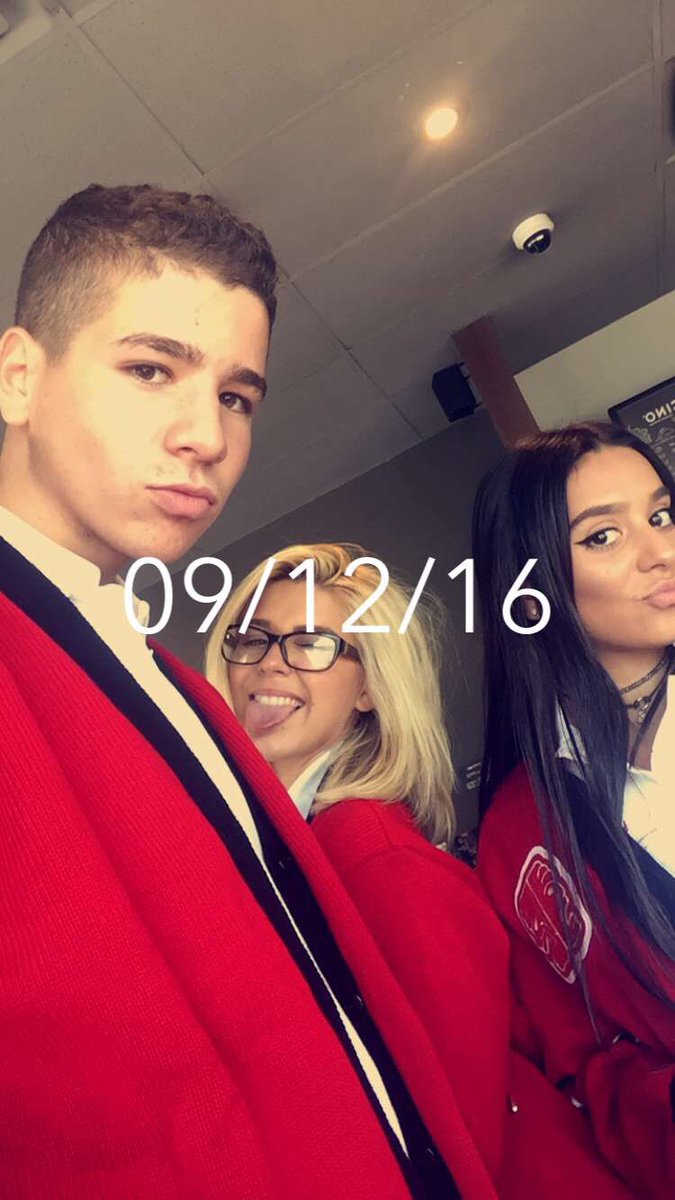 thomaslynskey3's tweet photo. Happy birthday to my crazy best friend. Lysm!! #sincefreshanyear #turkeysintheoven #ourownlanguage #17butreally10 @caaa_melissa https://t.co/baZVYV9U33