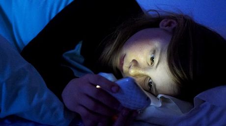 ¿Por qué es peligroso usar dispositivos antes de dormir? bit.ly/2fhhzJ5