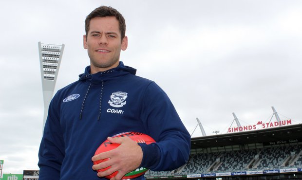 A big recruiting coup for <a href="/GeelongVFL/">Geelong VFL</a> with Pies vice-captain <a href="/benmoloney1/">ben moloney</a> joining the Cats! bit.ly/BensACat