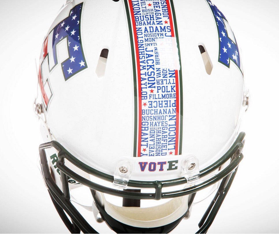 ESPNCFB's tweet photo. Eastern Michigan is playing on #ElectionNight 🇺🇸

So they're wearing patriotic helmets with names of all 44 Presidents on them. (via @EMUFB) https://t.co/0ZnXTNP3vv