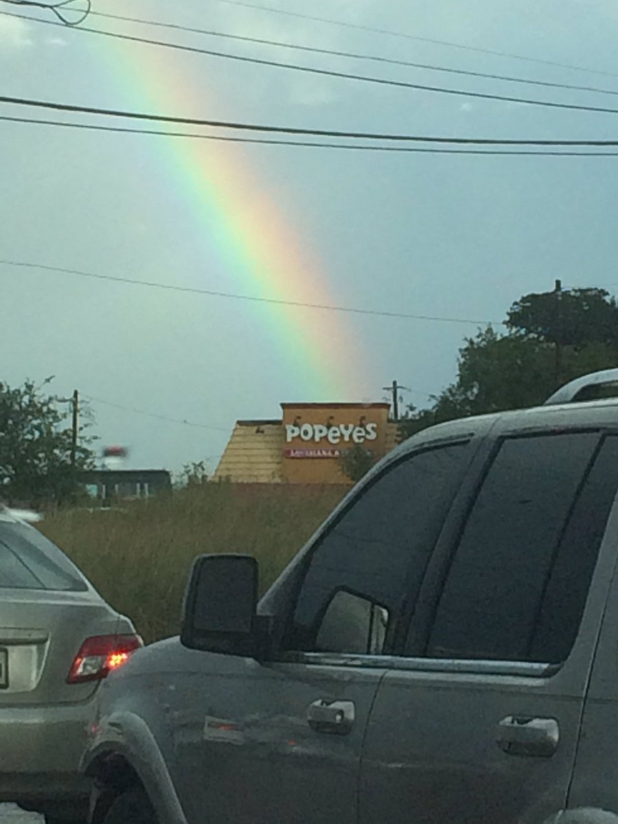 SNPIERCEQUINN's tweet photo. Apparently @PopeyesChicken is the pot of gold at the end of a rainbow. #spicychickentenders #yummygold https://t.co/9LXplv1TIk