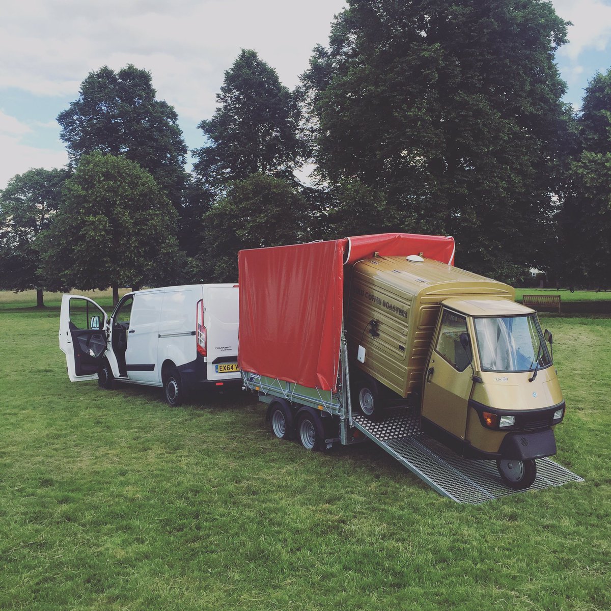 jl__79's tweet image. Have you seen this trailer?  Stolen from ware between 9 and 9:30 this evening...  call the police if you've seen it!  Good hunting!