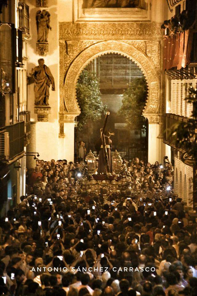 GRayoVictor's tweet photo. Esta foto de Dios es obra de Antonio Sánchez Carrasco. No puedo dejar de mirarla. https://t.co/gHWasRoMs9