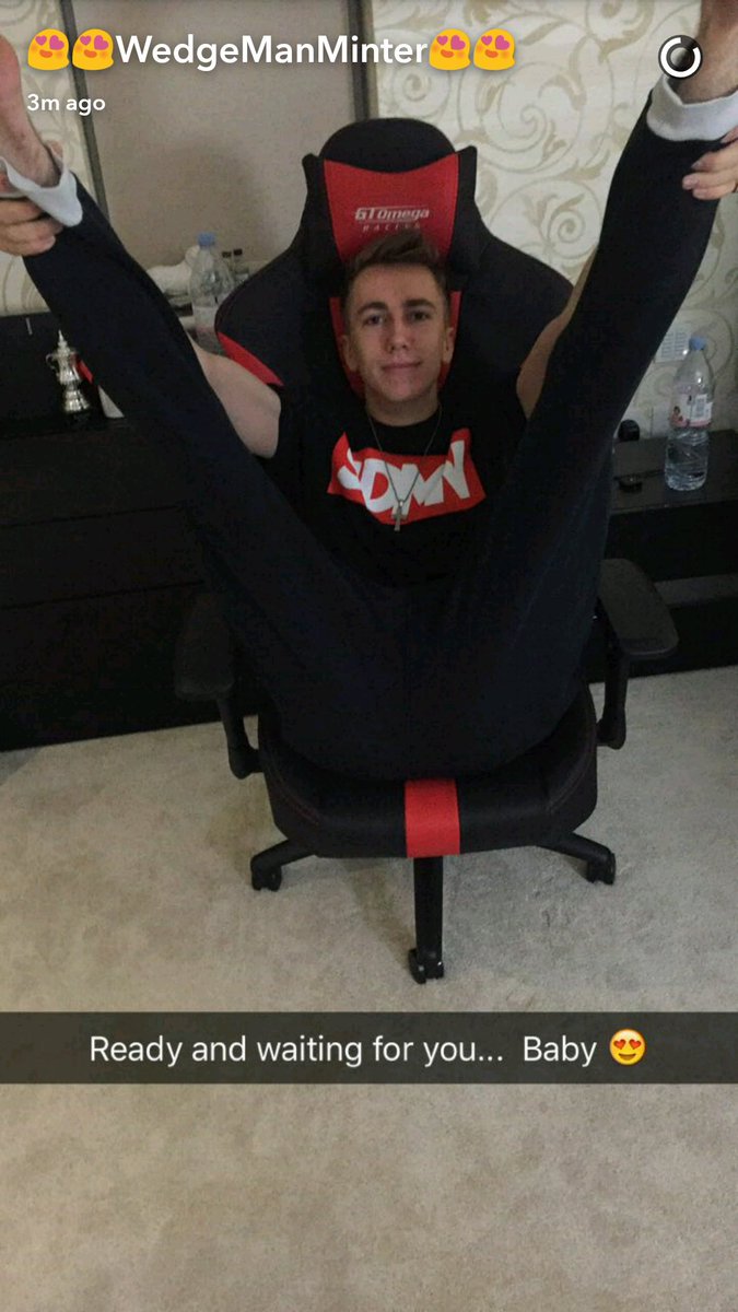 GaleNusha's tweet photo. @KSIOlajidebt i think this was meant for you #KSimonIsReal https://t.co/aumFJ1sp9j