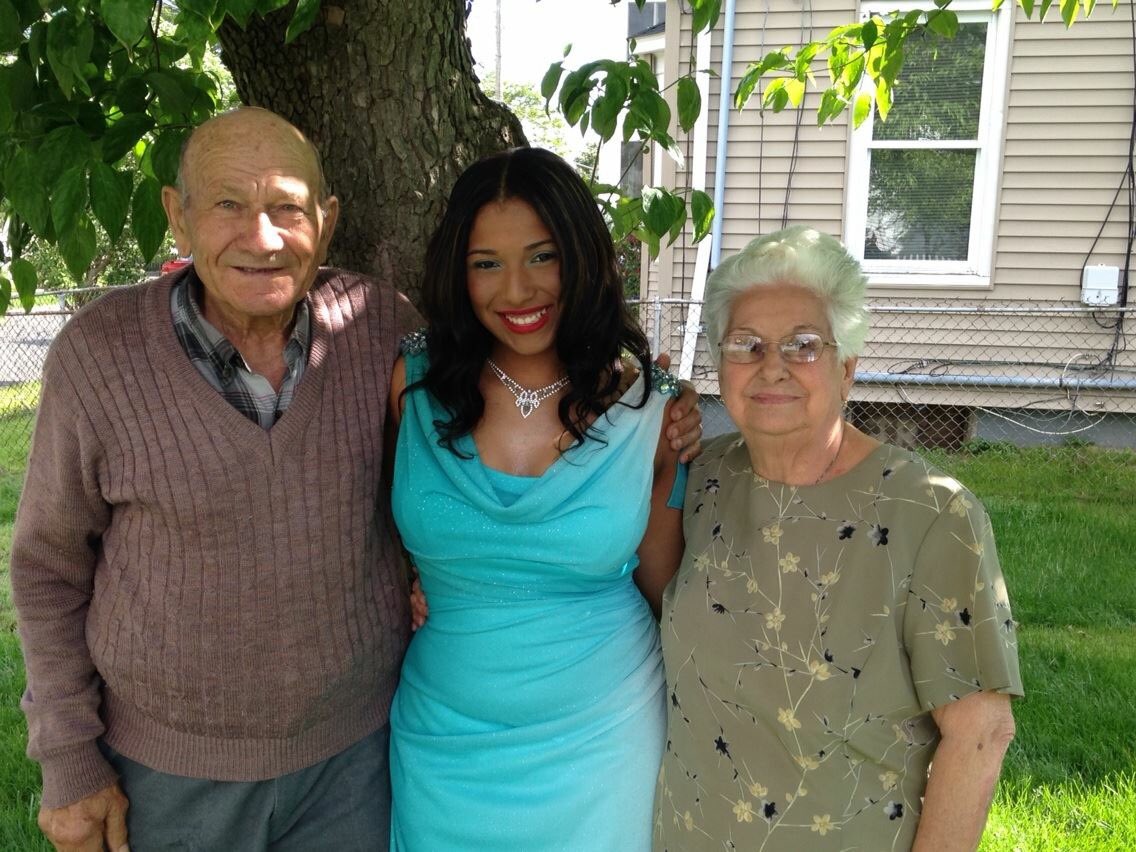 Angie_Elyse's tweet photo. R.I.P to the BEST Grandpa in the whole wide world 😔❤️ https://t.co/WFFqkE2G6W