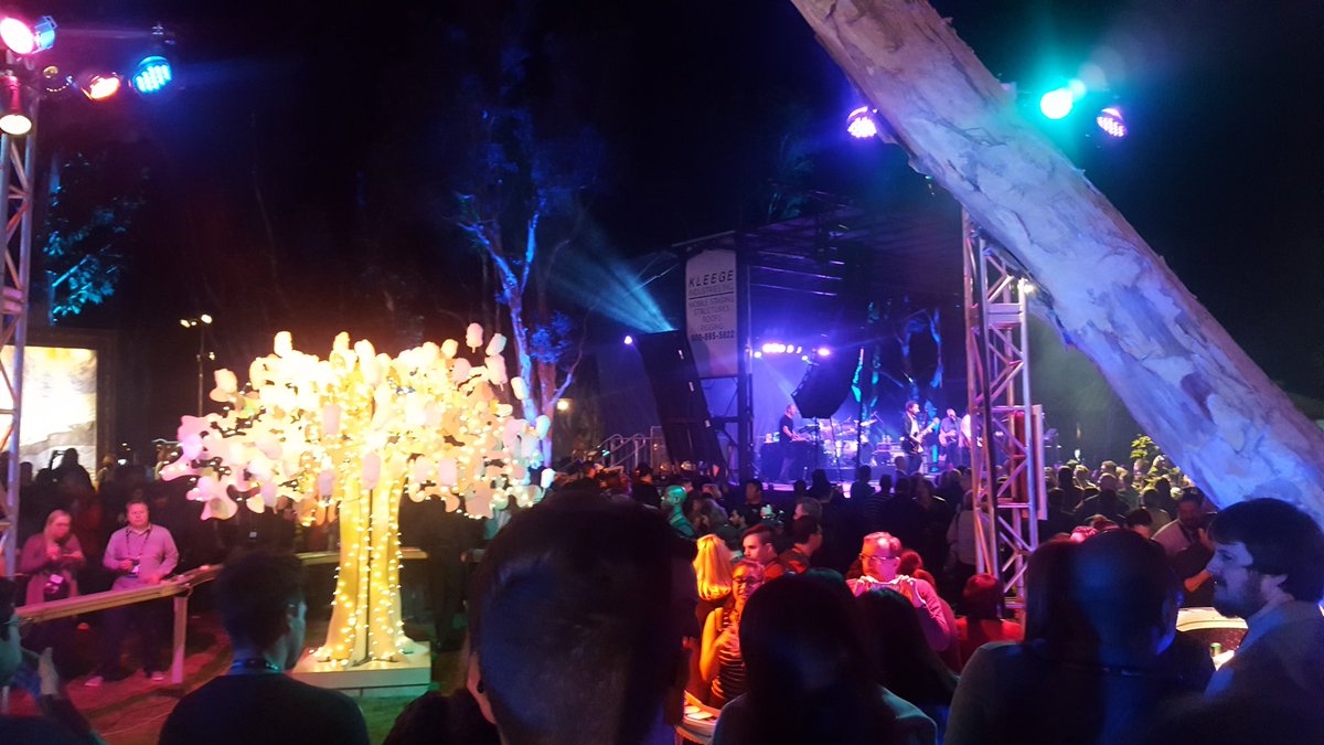 jdshindler's tweet image. This party is nuts. In a good way. #AdobeMAX #maxbash