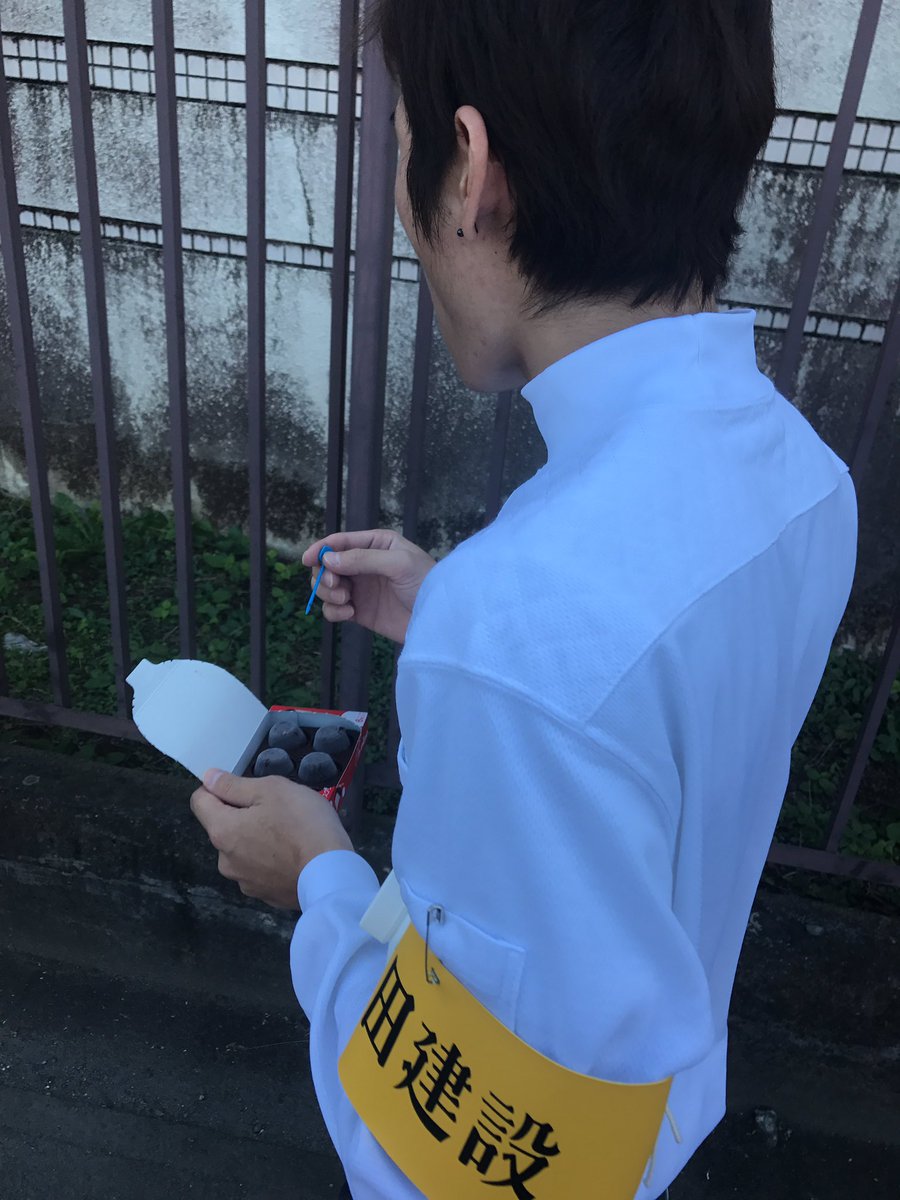 SR4020's tweet photo. 家畜の匂いを嗅ぎながらピノ食べるとアポロの味がする https://t.co/xIk0COit8P