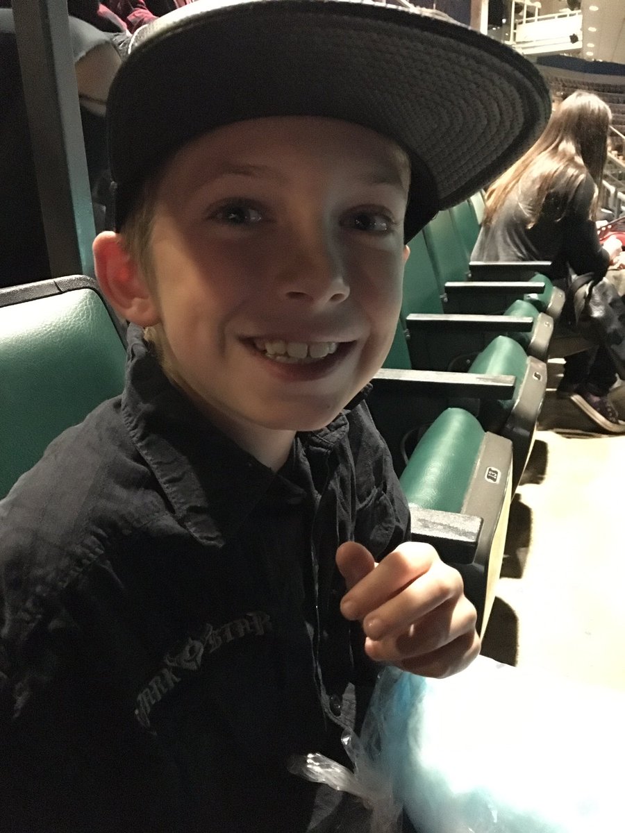 michelleeperry's tweet photo. Waiting in #Toronto at the #ACC for @the1975 looks like he's the youngest fan in here 😉 https://t.co/4G74Uh9NyD