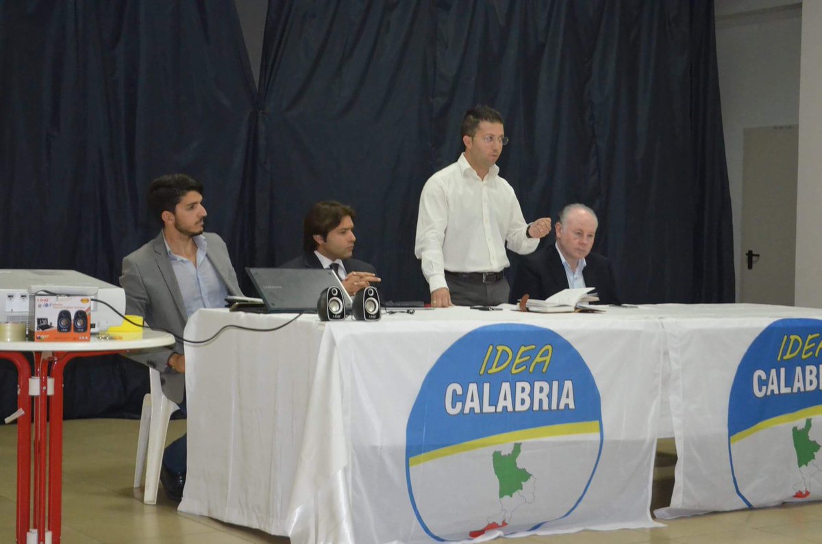 idea_calabria's tweet photo. Straordinaria riuscita della seconda tappa del #TourdelNO di #IdeaCalabria alla #RiformaCostituzionale svoltasi a #SanLorenzo (RC)! https://t.co/cW65WP4CEz