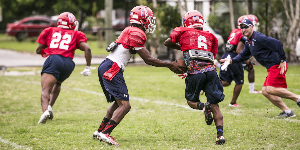 UAFootball's tweet photo. 102 years of history isn’t taken lightly for @ManateeFB. #UNDENIABLEWeek https://t.co/qNoTaydxZF