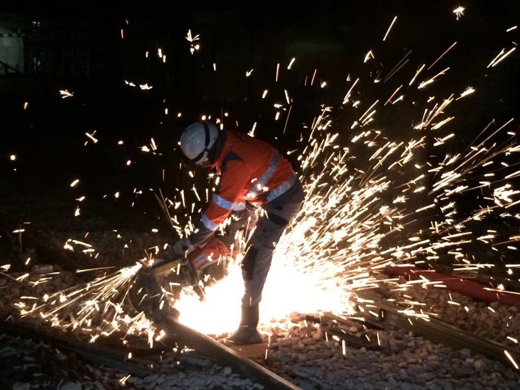 Travaux de finition apres la pose de 2 aiguillages à Paris Austerlitz #RERC #SNCFreseau #leReseauAvanceIDF