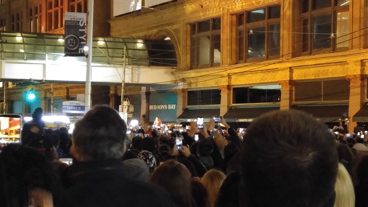 Misha_57's tweet photo. My very limited view of #MariahCarey #toronto #mcinto https://t.co/OuDMTI8gIJ