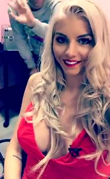mickaelgui62800's tweet photo. @princessyka13 👱 notre  #KimKardashian 💅 💇 a nous les français 🔵⚪🔴 https://t.co/rtE9pW9QWI