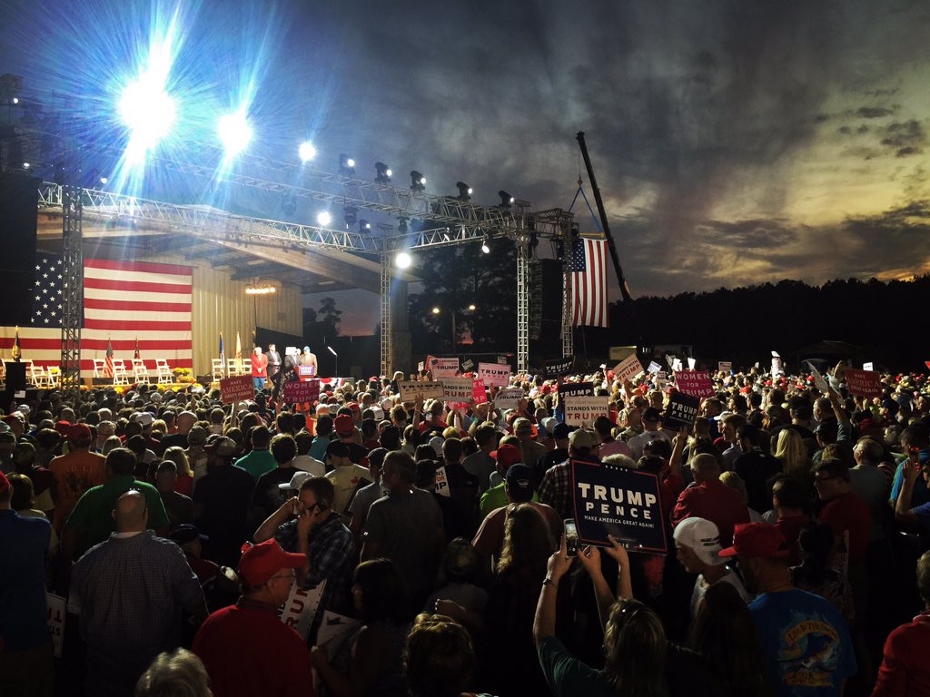 Selma. Over 15,000 friends for Trump