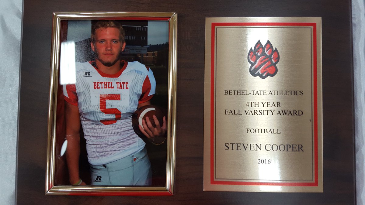 CoachJeffEssig's tweet photo. Thank you for your 4 year commitment to Bethel-Tate Football
#BTFB16
#TateTempo https://t.co/skKcsUOxz5