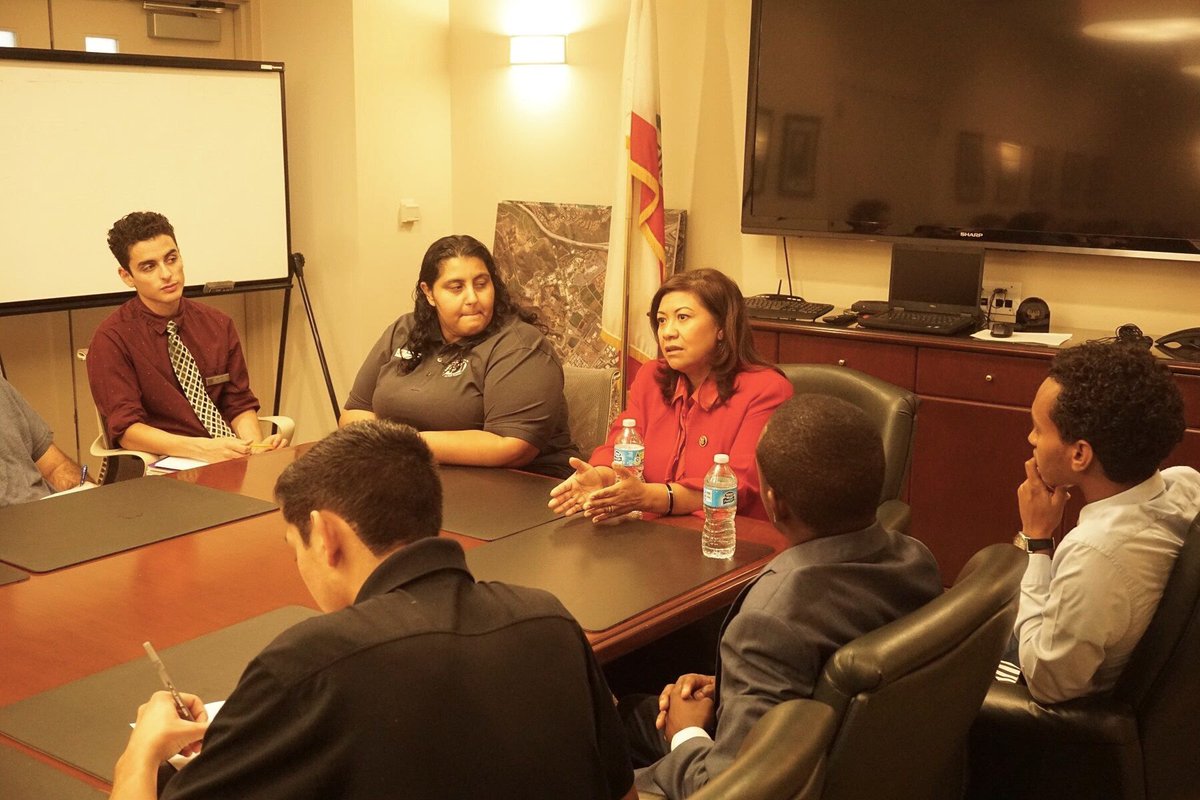 ADimaSmith's tweet photo. Special thank you to @NormaJTorres for taking time out to speak with CPP students. #cppasi #calpolypomona https://t.co/4pkQd5Spar
