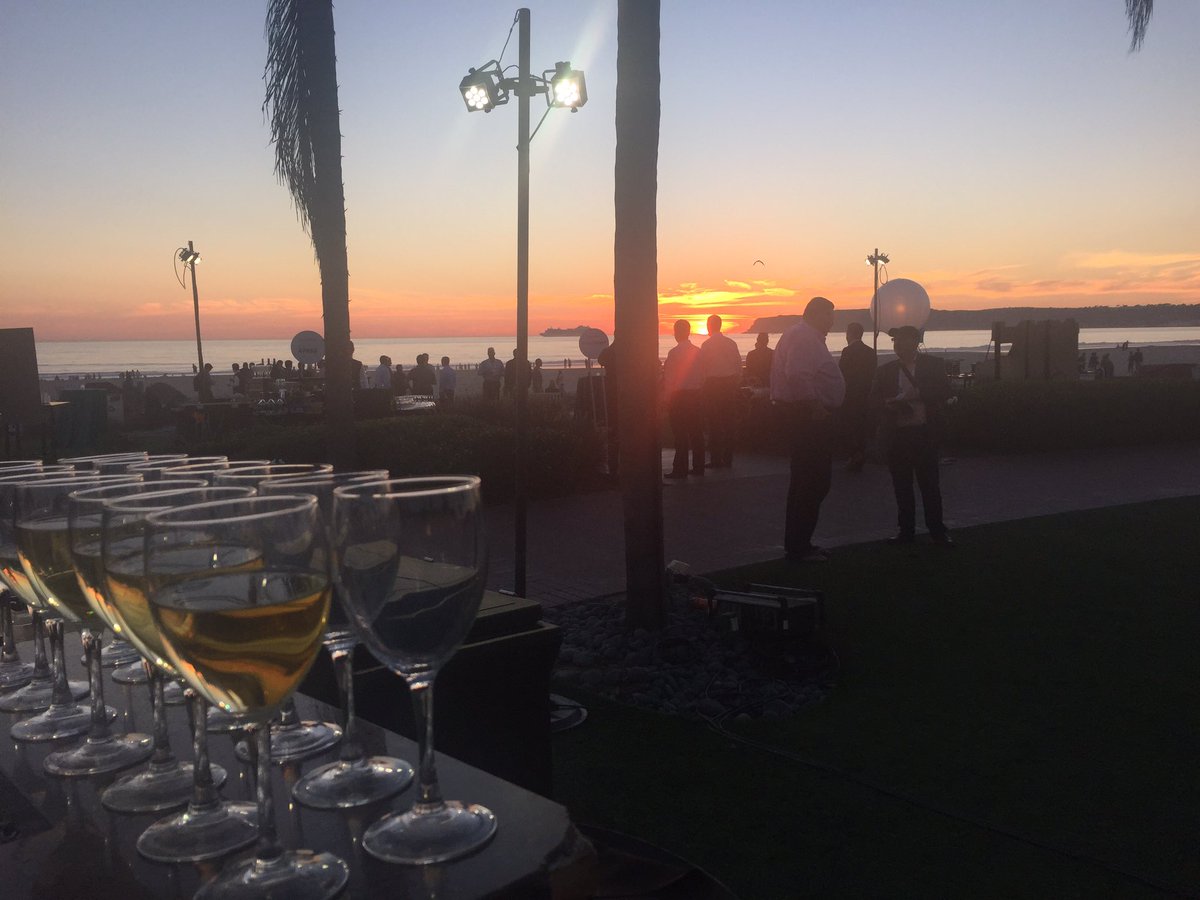 USDynamicsEvent's tweet image. Don&apos;t miss this sunset and happy hour on the Windsor Lawn! #DynStrong