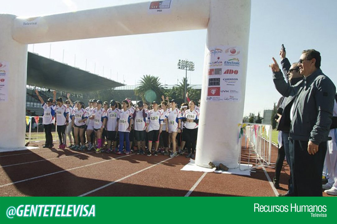 GenteTelevisa's tweet photo. El deporte, la recreación y la convivencia son cruciales para la salud y la integración de un buen equipo de trabajo. #CarreraCom2016 https://t.co/5GF4zjqq4h