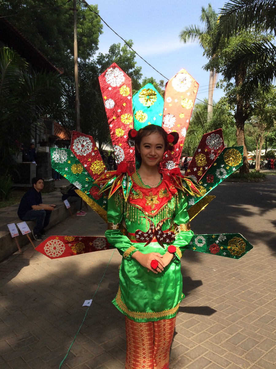 SultanforUB's tweet photo. Ini dia maskot sultan di BCT kampung budaya 2016 . Mari dukung terus sultan brawijaya, ayo ramaikan. 
Model : yuri fitriana (FIB,2016) https://t.co/FNycO5x0hV