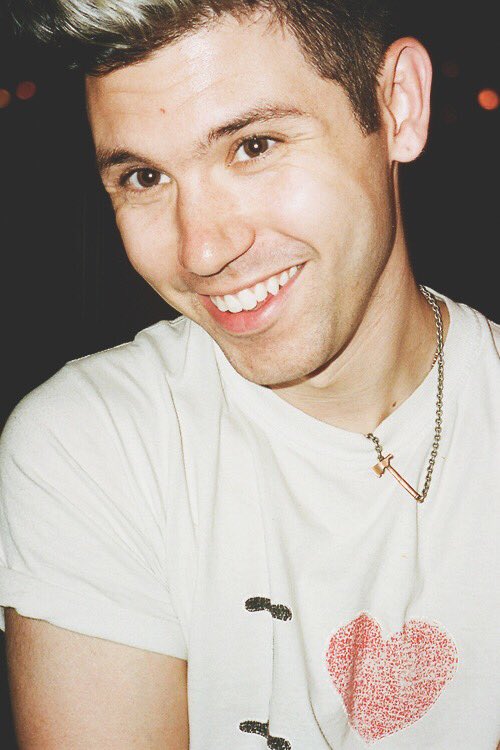 _jessmb's tweet photo. if you want someone new to stan, stan ryan ross! he never does anything so he's super unproblematic! #LohanthonyIsOverParty https://t.co/VypWpz0H2w