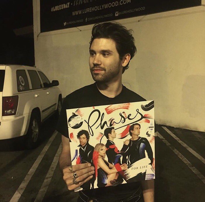 _jessmb's tweet photo. if you want someone new to stan, stan ryan ross! he never does anything so he's super unproblematic! #LohanthonyIsOverParty https://t.co/VypWpz0H2w