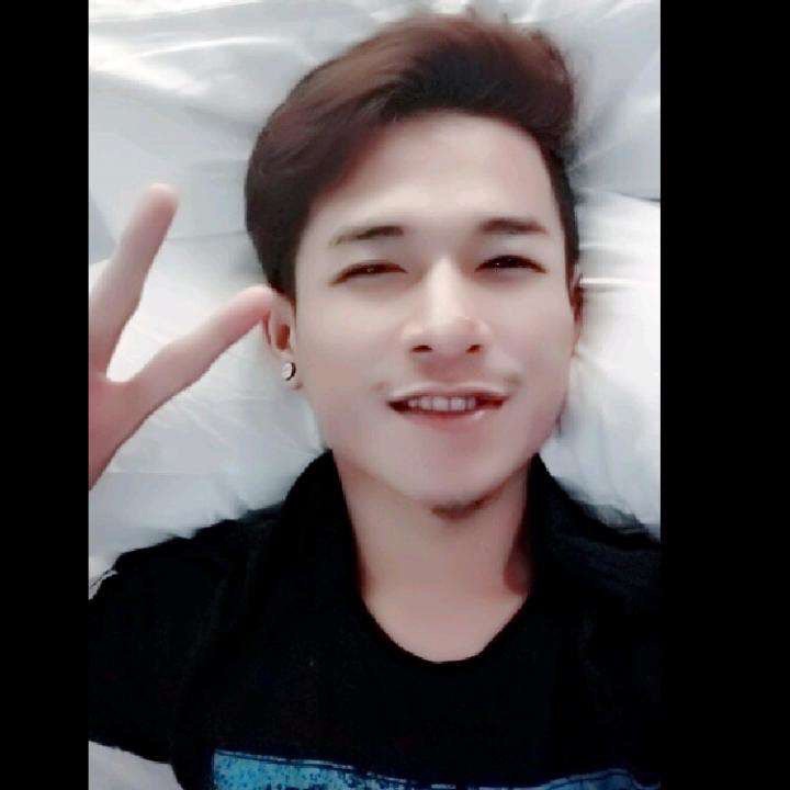 Come join me, or you'll be left behind #BIGOLIVE > #star roadshow day1💪🐇👻.  web.live.bigo.sg/2107980172_754…