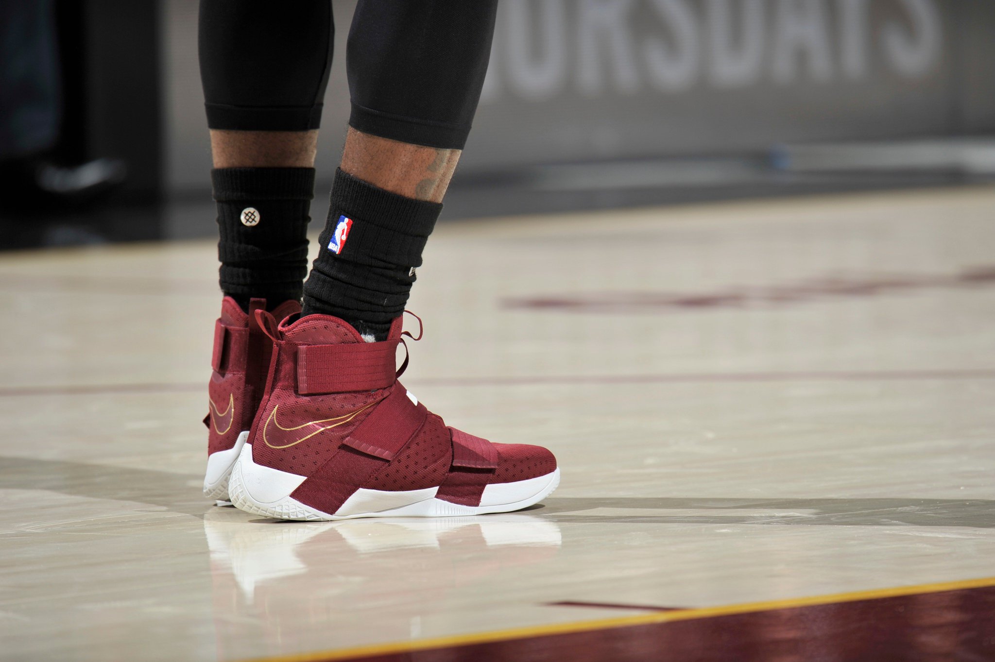 ナイキ Nike Zoom Soldier Ⅲ Christ The King Nike-Lebron-Zoom-Soldier-III-