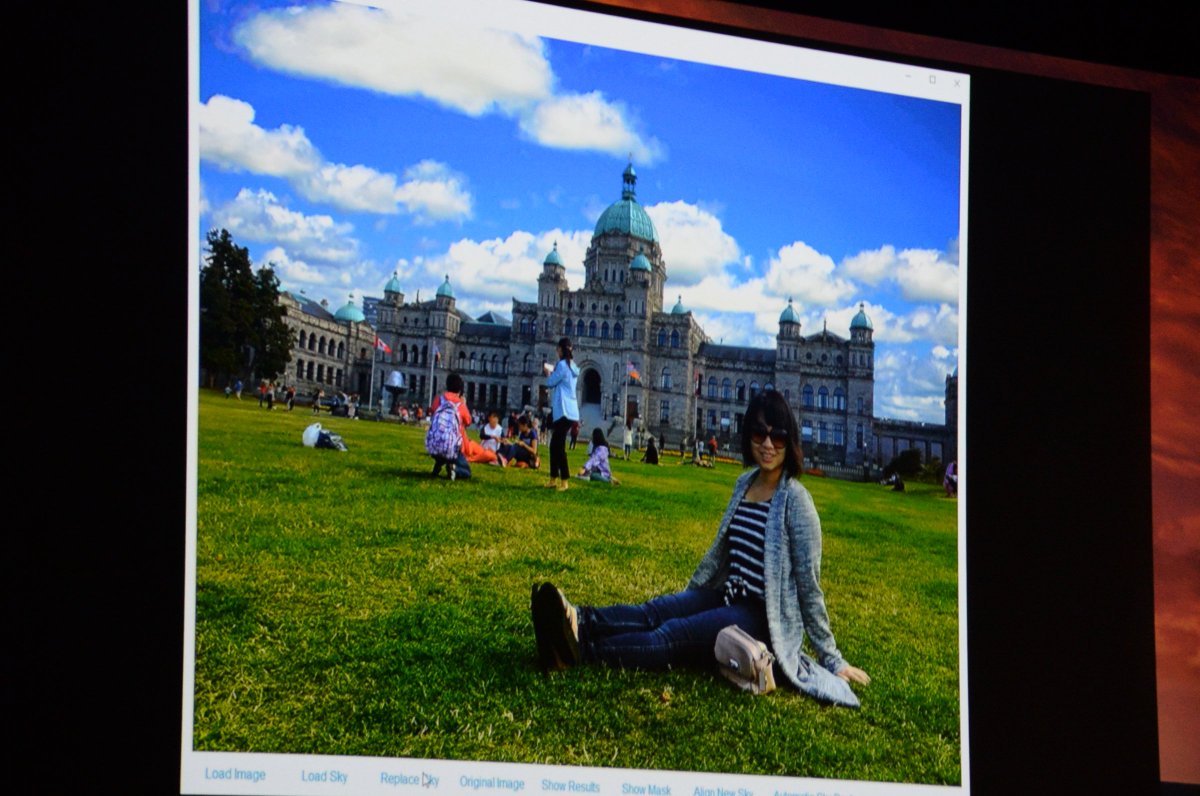 clockmaker's tweet image. 空のトーンを調整する技術「 #SkyReplace 」。一回クリックするだけで解析して完璧にいい感じに、別の写真の空で置き換えてくれる。他の写真にあわせて適切にコントラストまであわせてくれる。すごい！
#AdobeMAX #MAX野郎