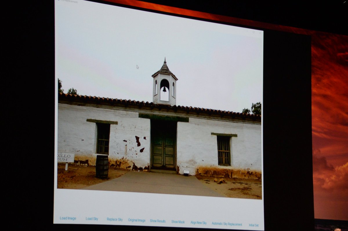 clockmaker's tweet image. 左の写真は曇りの日に撮影した写真。これを空のトーンを調整する技術「 #SkyReplace 」にかければ、青空や夕焼け空の写真に変換できる。会場歓喜！
#AdobeMAX #MAX野郎