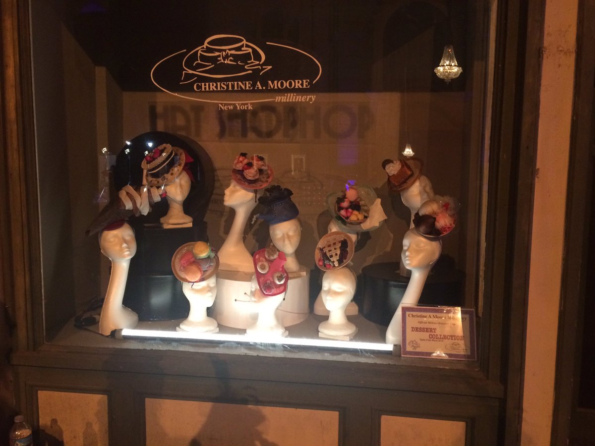 #BC16 #tasteoftheworld @wbpictures on NewYork Street with our #dessertcollection @BreedersCup