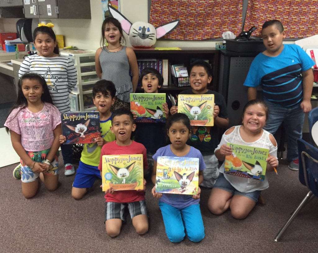 Memorial_Third's tweet photo. Picture book month , we love SkippyJon Jones ! They loved pumpkin Skippy #picturebookmonth #Bobcats #GonzalezClass https://t.co/NEbMwLosnx