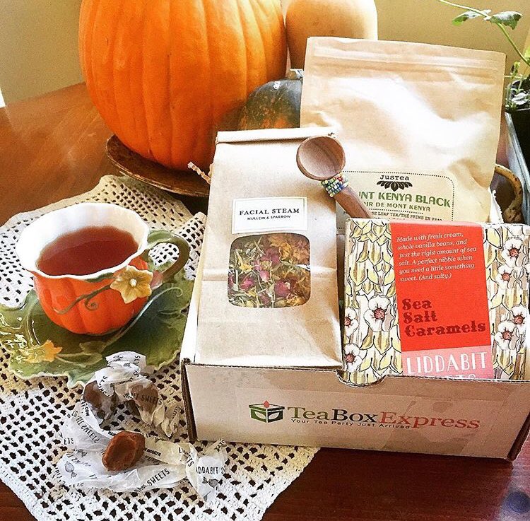 Only 2 days left to jump in on the November box! • Isn't this shot of our October box dreamy? 😍