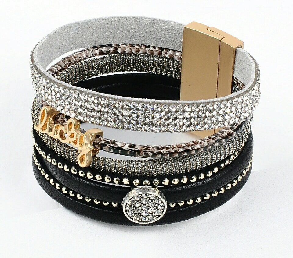 Jakisgems's tweet photo. Our bracelets are the perfect stocking stuffer 😍🎄🎁 https://t.co/ZgsgoFehnC