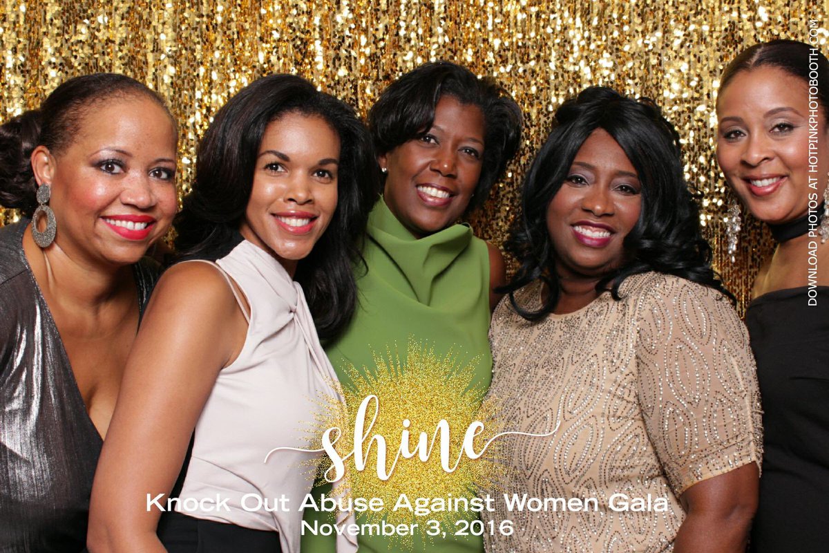 TiffanyMMoore's tweet photo. Great evening for an even greater cause, @KnockOutAbuse. Thanks @Mrsylladixon and @Lauramacp11! #Koa2016 https://t.co/TjLfHambYg