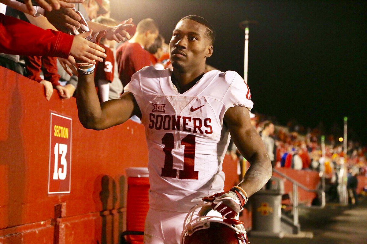 OU_Football's tweet photo. Our fans mean everything to us. Thank you for the loyal support, even on the road! #Sooners #BeatISU https://t.co/x1FH46YU2f
