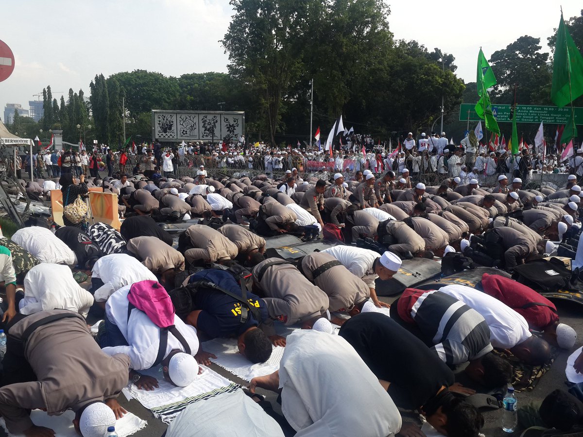 unilubis tweet media