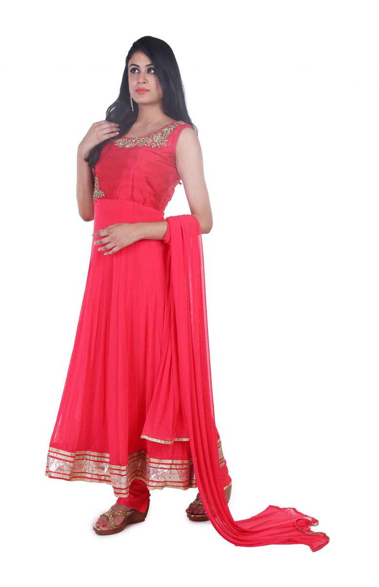 ZariVastram's tweet photo. Corals are a rage this season. Own this exceptional piece and adore it.
https://t.co/mpXsY0k3UH #zarivastram #savetheweavers #saveartisans https://t.co/hkk0LFpuZb