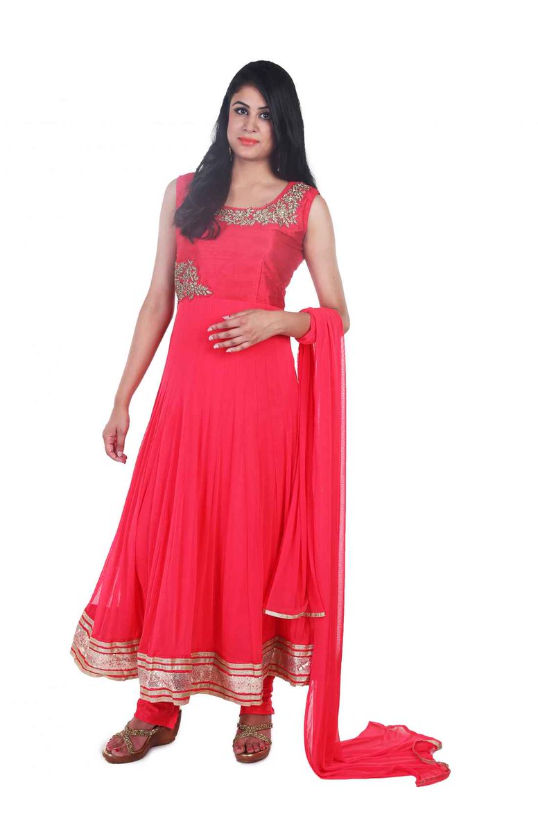 ZariVastram's tweet photo. Corals are a rage this season. Own this exceptional piece and adore it.
https://t.co/mpXsY0k3UH #zarivastram #savetheweavers #saveartisans https://t.co/hkk0LFpuZb
