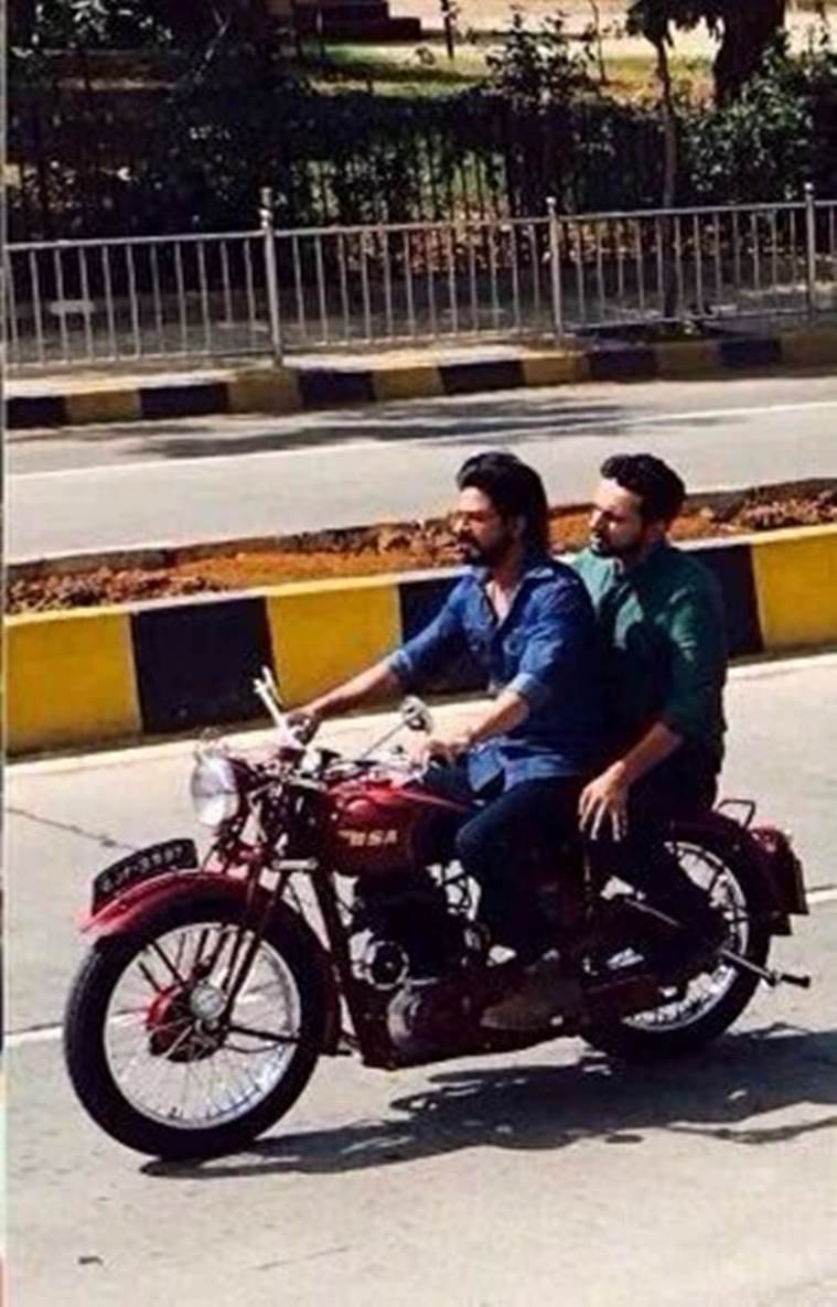 shoumitradevdon's tweet photo. Shah Rukh Khan (@iamsrk) Movie #Raees Released on 26th Jan 2017. https://t.co/zJxIKz3QVf